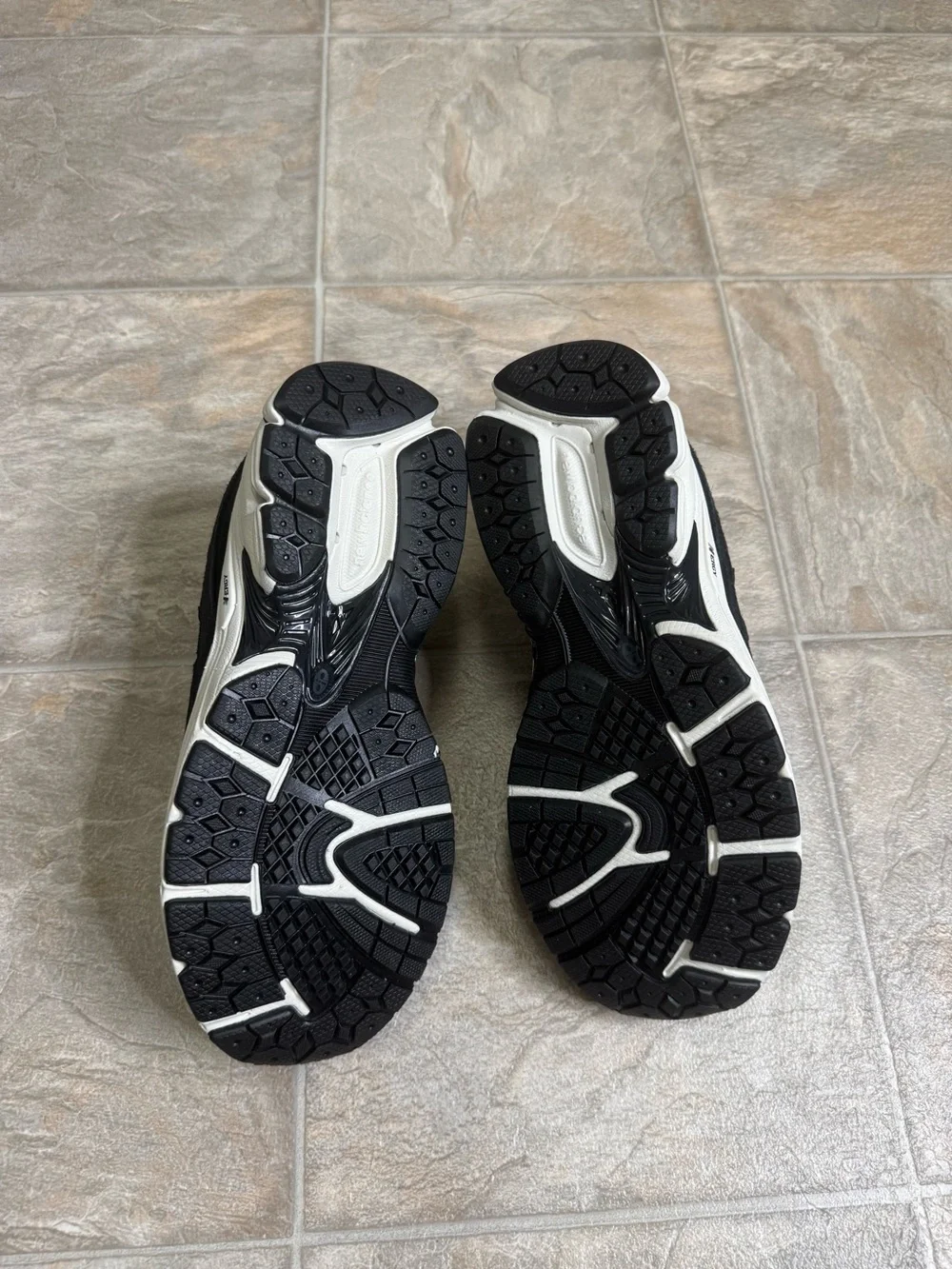 New Balance 2002R Black GS Shoe Size 4.5Y Black GC2002BK NWT